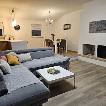 Apartment Robi Umag Bagian luar foto