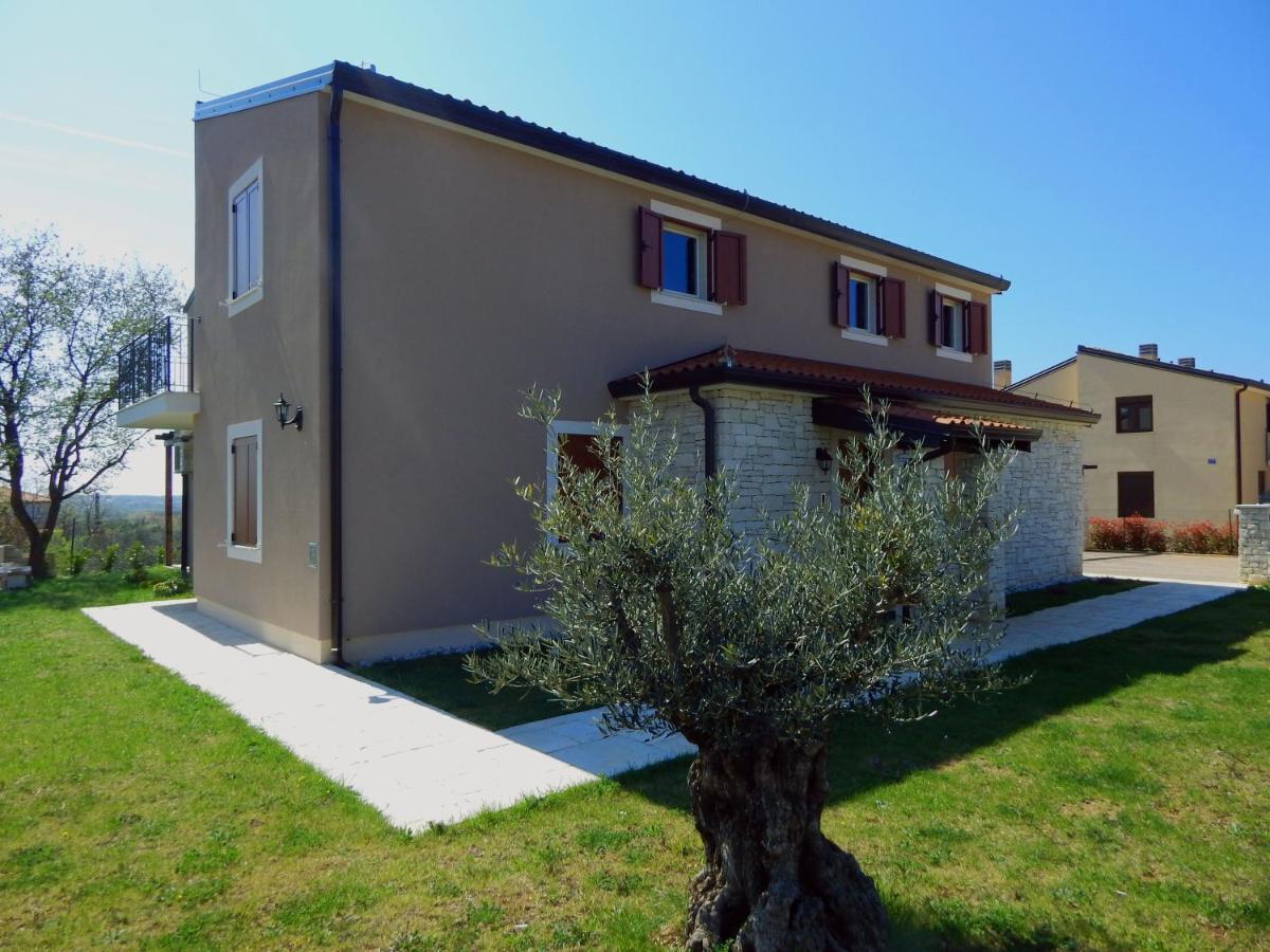 Apartment Robi Umag Bagian luar foto