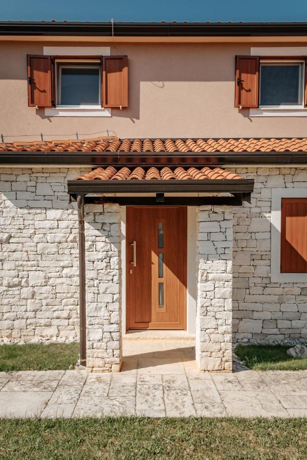 Apartment Robi Umag Bagian luar foto