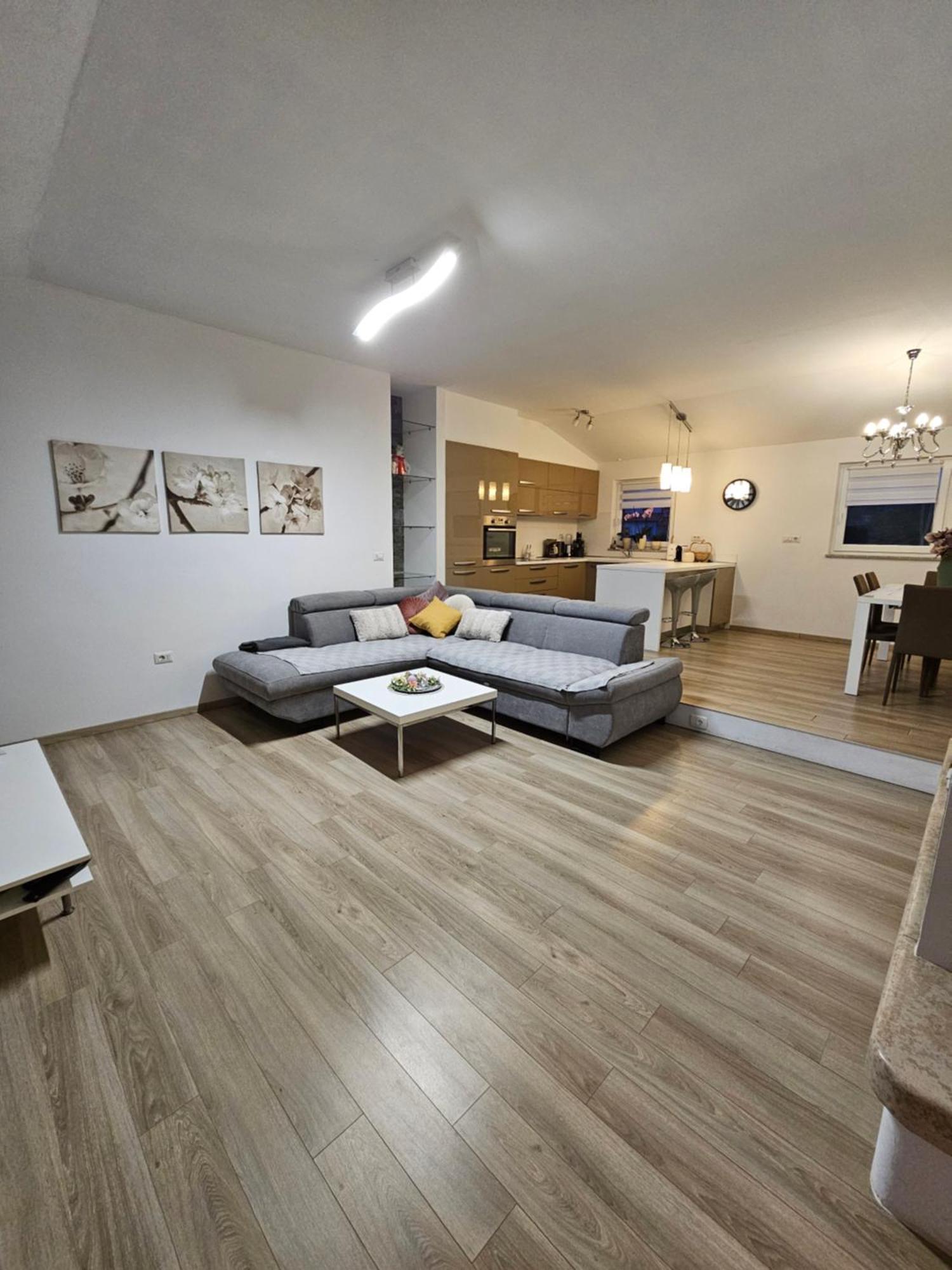 Apartment Robi Umag Bagian luar foto