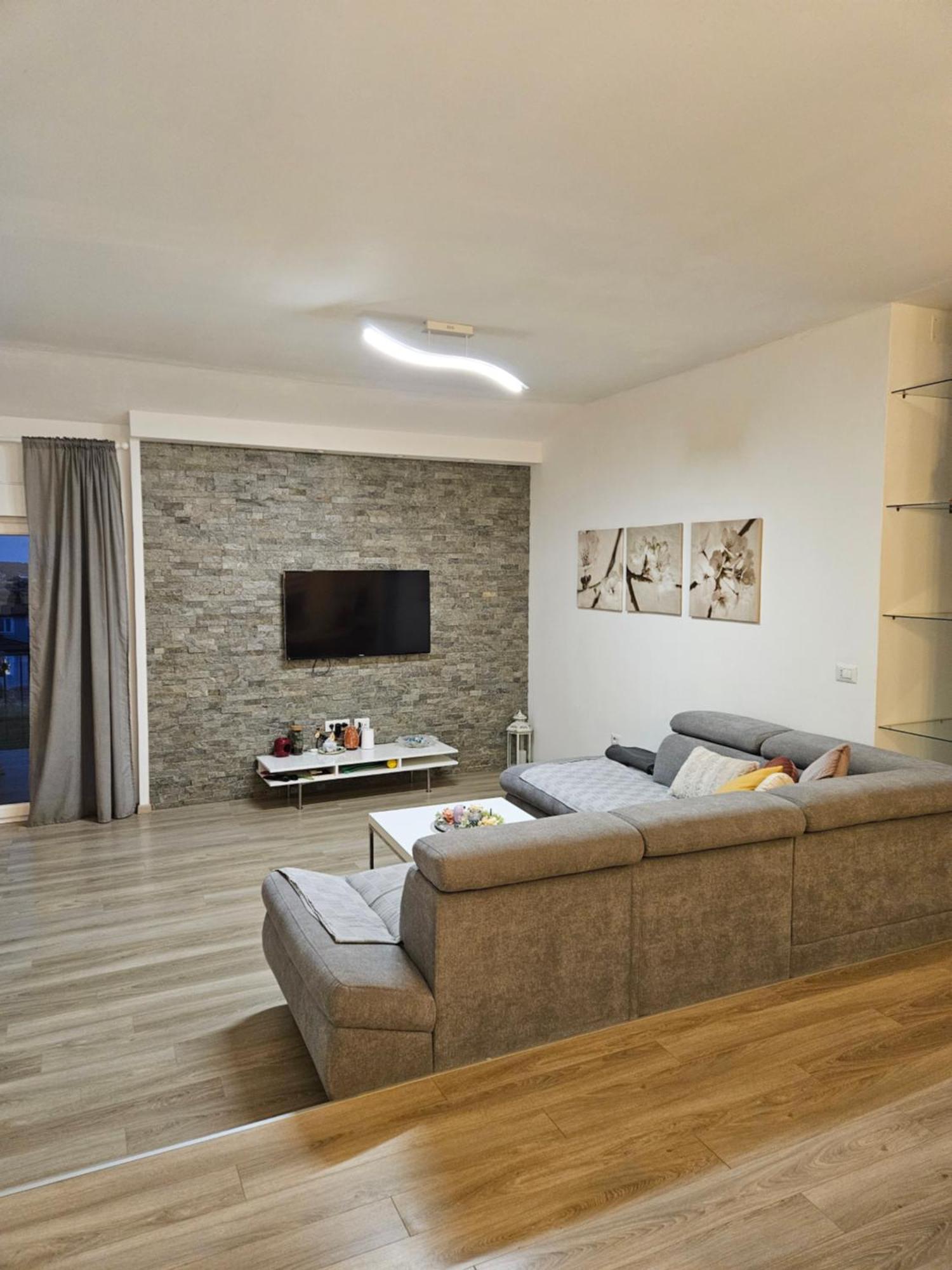 Apartment Robi Umag Bagian luar foto